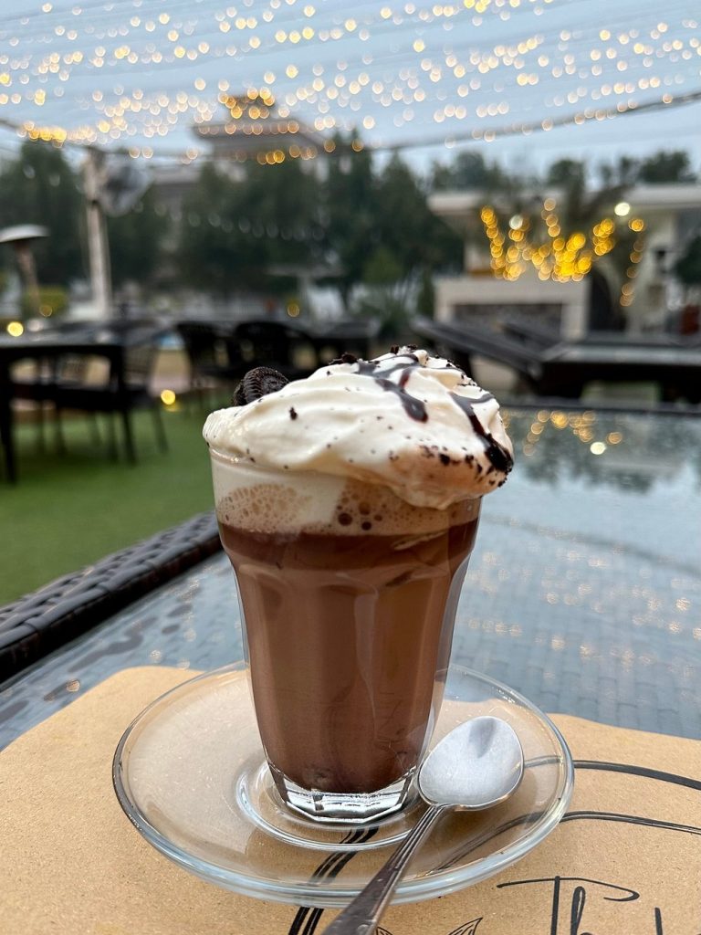 cookies-cream-hot-chocolate